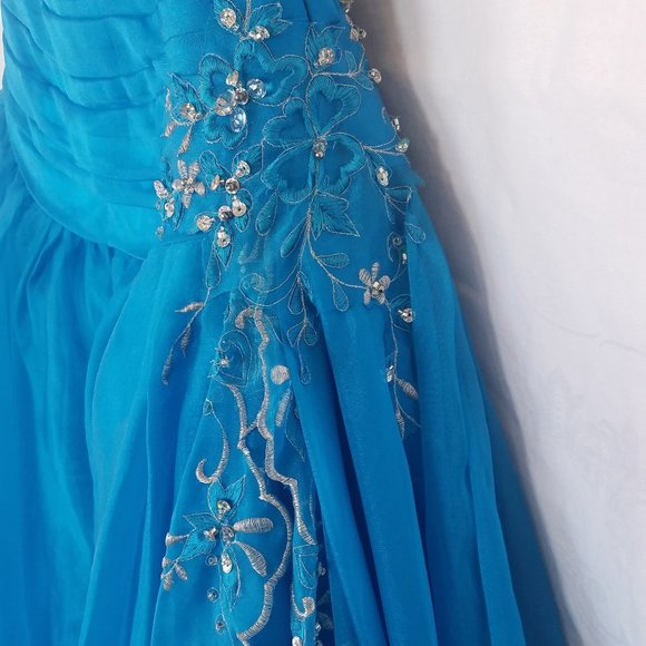 Beautiful Strapless Aqua Prom/Formal Dress(Size 6) - Picture 3 of 8